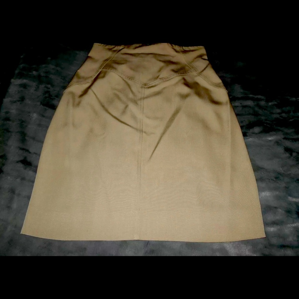 Chanel Skirt Beige 100 % Silk 2007 Collection Size XS, Dry Cleaned